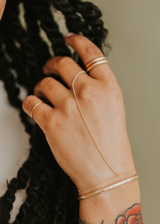 Demi Hand Chain