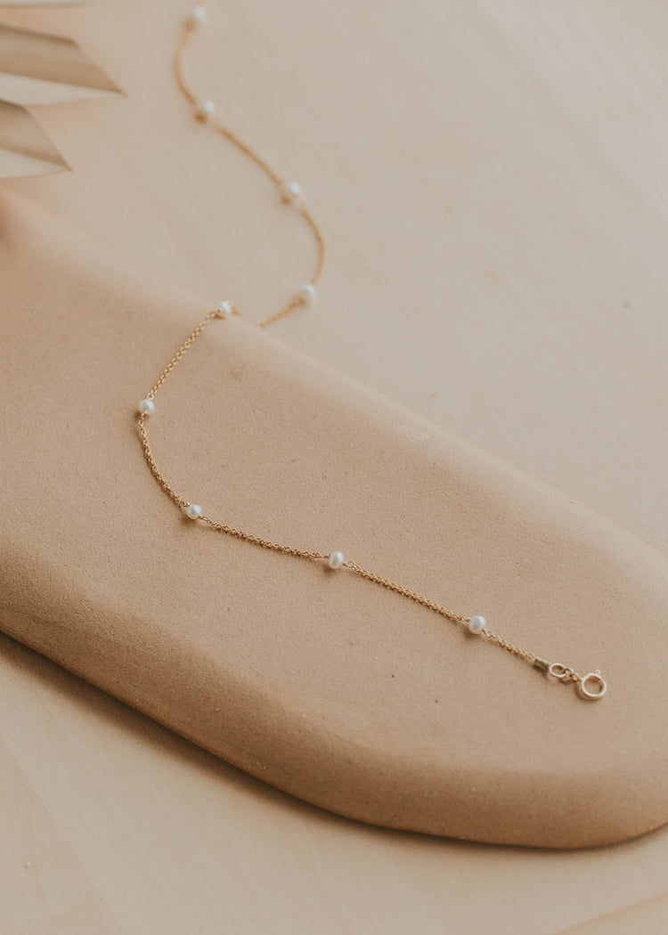 Tiny Pearl Choker