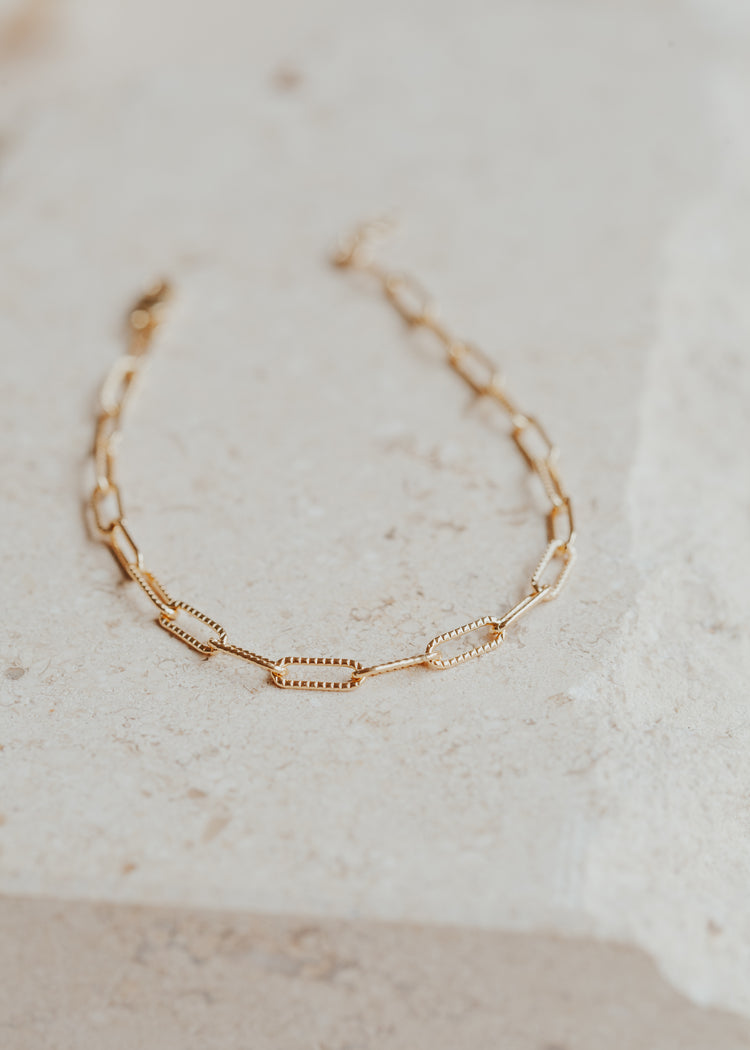 A beautiful detailed link chain bracelet in 14kt Gold Fill.