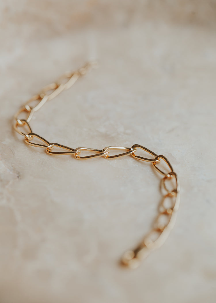A bold oval link cable chain in 14kt Gold Fill.