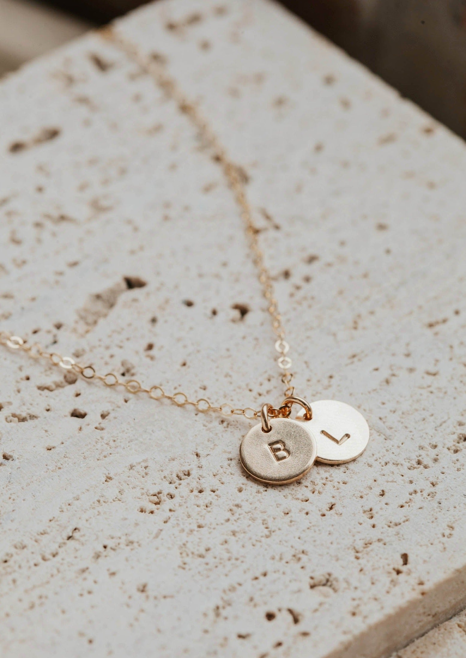 14K Solid Gold Minimal Initial Disk Necklace, Personalized Dainty Lowercase  or Uppercase Letter Pendant, Mothers Letter Disc Charm Necklace. - Etsy